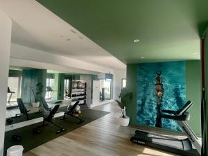 Fitness centrum a/nebo fitness zařízení v ubytování SUNSET sea view apART