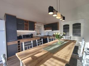 Η κουζίνα ή μικρή κουζίνα στο Szömörce Vendégház