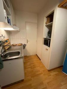 a small kitchen with a sink and a stove at Le Seignus d'Allos T2 30m2. Aux pieds des pistes. in Allos