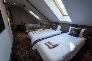 Posteľ alebo postele v izbe v ubytovaní SZKLARSKA VIEW Luxury Apartment Jacuzzi + 36 fotografií