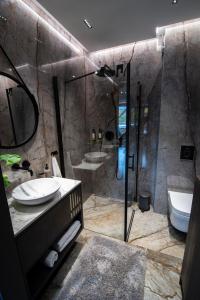 Kúpeľňa v ubytovaní SZKLARSKA VIEW Luxury Apartment Jacuzzi