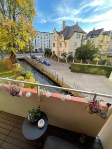 a balcony with a table and a view of a canal at Lilis Apartment mit Balkon in Augsburg