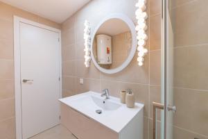 A bathroom at Sea View, Newly Renovated, 2 Bedrooms Apartment in Costa Adeje Még 30 kép