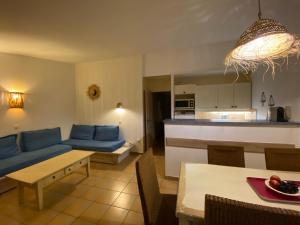 Kuchyňa alebo kuchynka v ubytovaní Appartement vue Mer Les Restanques du golfe de Saint Tropez