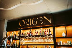 a bar with a bunch of bottles of alcohol at Gran Hotel Don Manuel in Cáceres