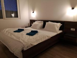 Кровать или кровати в номере Ared-Atrium Mall ChrysFlatty 3 Premium apartment 60mp