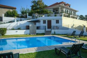 Bazén v ubytování Casa dos Caneiroas nebo v jeho okolí
