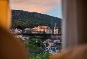 Blick auf eine Stadt aus einem Fenster in der Unterkunft Maison Messmer - ein Mitglied der Hommage Luxury Hotels Collection in Baden-Baden