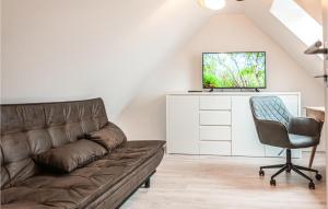 Televiisor ja/või meelelahutuskeskus majutusasutuses 4 Bedroom Amazing Home In Klütz +43 fotot