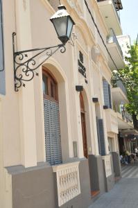 un lampione sul lato di un edificio di Refugio del Inca a Salta