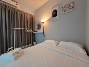 a bedroom with two beds and a window at Bee Homestay - Jesselton Quay Kota Kinabalu in Kota Kinabalu