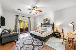 Ένα ή περισσότερα κρεβάτια σε δωμάτιο στο Hacienda Montezuma Permit# 220,080 +28 φωτογραφίες
