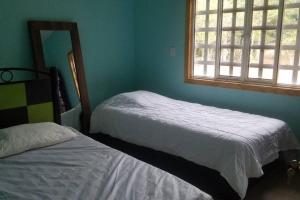 Postel nebo postele na pokoji v ubytování Quiet Cabin in San Gabriel Mixtepec
