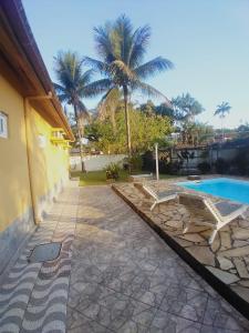 a resort with a swimming pool and palm trees at Pousada Vila do Sonho in Paraty