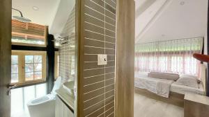 Ένα μπάνιο στο Biệt thự hồ bơi 6pn Nguyễn Hiền - Đi bộ ra biển Bãi Sau - Vũng Tàu +52 φωτογραφίες