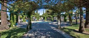 a park with a bunch of trees and a road at Casa Oceano - 2 Bedroom Apartment in San Fernando