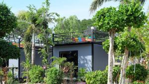 a black house with trees in front of it at สกายวิวรีสอร์ท ชัยนาท in Ban Khao Khayai (1) +35 photos
