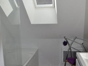 a white bathroom with a window and a sink at Charmante maison près des châteaux de la Loire avec jardin fermé et animaux bienvenus - FR-1-590-65 in Saint-Hilaire-Saint-Mesmin +15 photos
