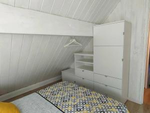 Posteľ alebo postele v izbe v ubytovaní Chalet rénové, 4 chambres, quartier calme, parking - FR-1-234-292