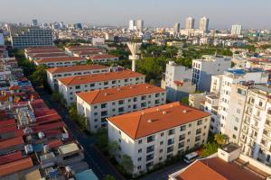 een luchtzicht op een stad met gebouwen bij Sunflower International Village in Hai Phong
