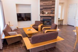 Billede fra billedgalleriet på Heated Salt Pool Welcoming Coachella Home i Coachella