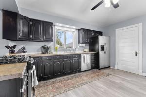 Galeriebild der Unterkunft Pet-friendly 4 BD Historic Charmer at Marion Uptown in Marion