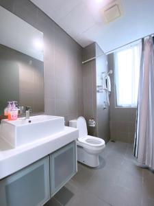 Koupelna v ubytování Mercu Summer Suites Bernice KLCC