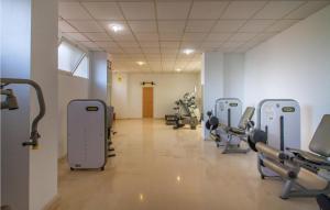 Fitness centrum a/nebo fitness zařízení v ubytování Cozy Apartment In Alicante Alacant + 18 fotografií