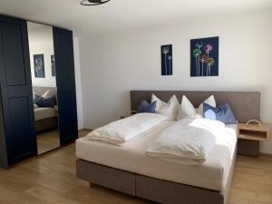 A bed or beds in a room at Schusterbrand Appartements