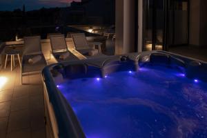 Bazén v ubytovaní Aparthotel Punta Blu - POOL & SPA alebo v jeho blízkosti