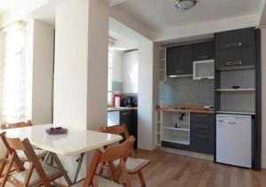 a kitchen and dining room with a table and chairs at Bianco Residence Taksim in Istanbul