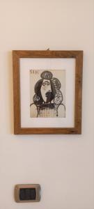 een ingelijste foto van een vrouw aan een muur bij Brixia Gallery Home in Brescia