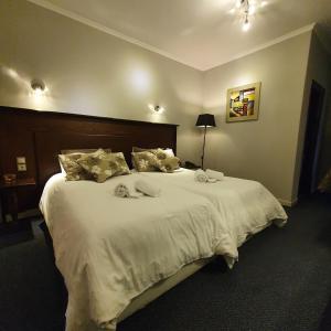 A bed or beds in a room at Liknon