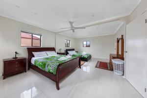a bedroom with two beds in a room at Tuggeranong Short Stay #11 in Tuggeranong