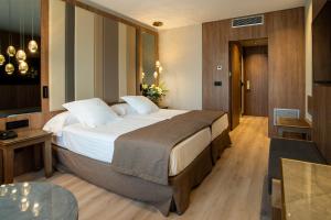 Postel nebo postele na pokoji v ubytování Hotel Granada Center