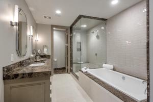 a bathroom with a tub and a sink and a shower at Platinum Four Bedroom Suite apartment hotel in Park City +10 photos
