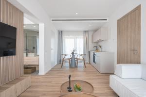 Kuchyňa alebo kuchynka v ubytovaní Ceramian Athens