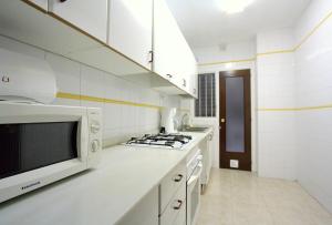 Kuchyňa alebo kuchynka v ubytovaní La Pedrera Residence