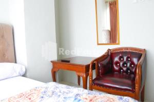 Letto o letti in una camera di Brahma Hotel Mitra RedDoorz