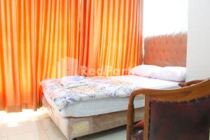 Letto o letti in una camera di Brahma Hotel Mitra RedDoorz