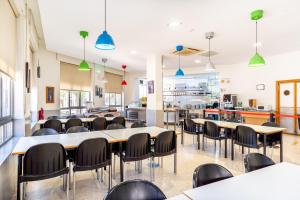 Restaurace v ubytování Albergue Inturjoven Malaga