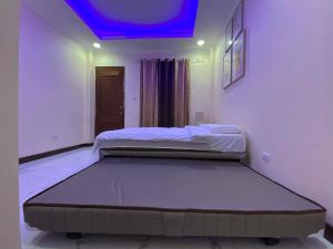 Postel nebo postele na pokoji v ubytování Divine Resort Corporation