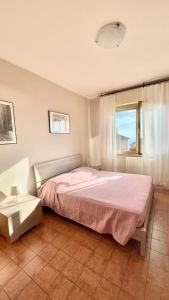 Łóżko lub łóżka w pokoju w obiekcie Beatrice Apartment Crocello