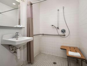 Motel 6-Buena Park, CA - Knotts Berry Farm - Disneyland, Buena Park