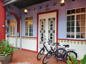 two bikes parked in front of a house at Great Shanghai Guesthouse in George Town