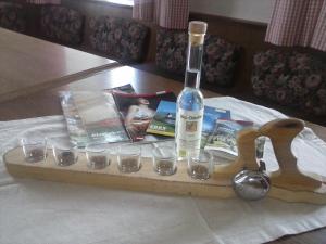 Nápoje v ubytování Selbstversorgerhütte Plafing