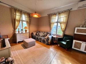 a living room with a couch and a chair at Saunaga korter Pärnu ranna vahetus läheduses in Pärnu