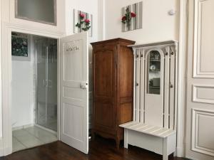 a bathroom with a glass shower and a wooden cabinet at Châtel Rose in Blois