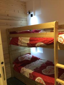Posteľ alebo postele v izbe v ubytovaní Appartement Bois Colombes Châtel Réservation