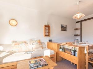 Appartement Saint-Chaffrey , 1 pièce, 4 personnes - FR-1-330E-43にあるシーティングエリア